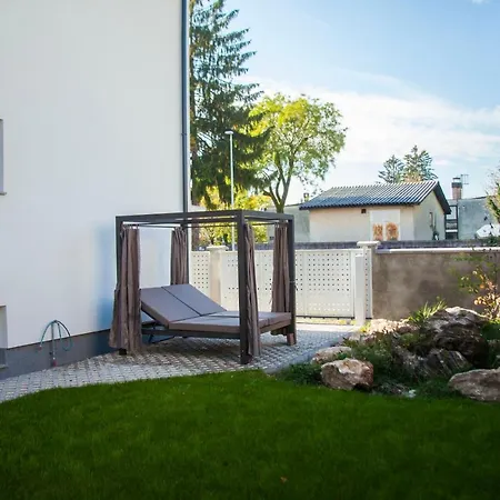 Apartment - & Free Parking, Center *