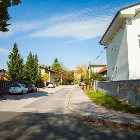Apartment - & Free Parking, Center *